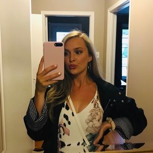 Meet your Posher, Robyn